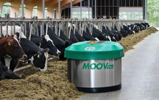 Obrazek Podgarniacz JOZ MOOV robot na stół paszowy Fullwood JOZ